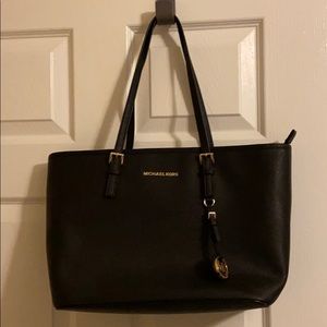 NEW WITHOUT TAGS Michael Kors tote